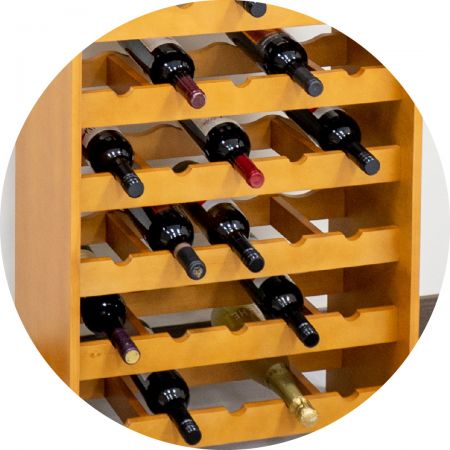 Cada camada da tábua do suporte para vinhos tem duas tábuas de suporte para reforçar a estrutura.